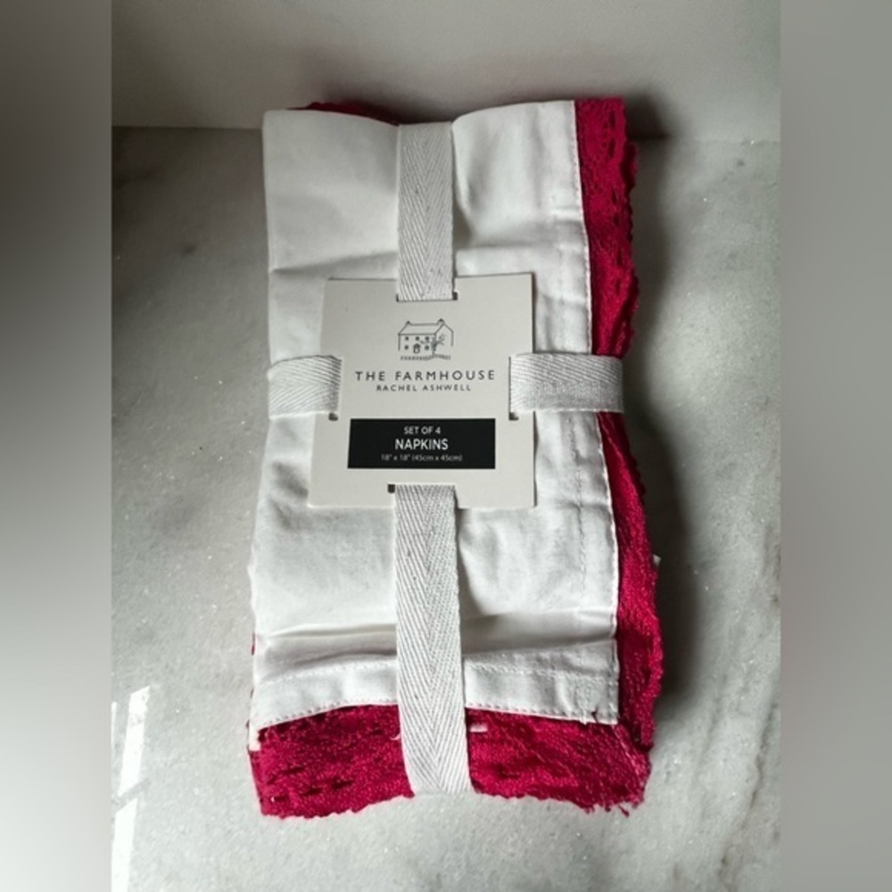 The Farmhouse Rachel Ashwell Red and White Napkins Set
